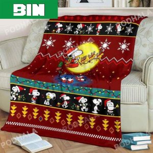 Snoopy And Woodstock Xmas Snowflake And Moon Red Christmas Blanket