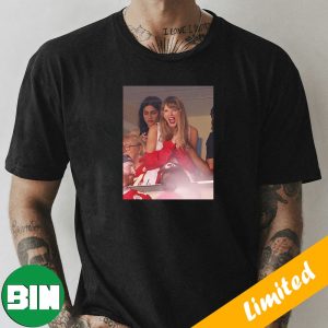 Taylor Swift Dating Rumors Travis Kelce I Think She Fall In Love With Him T-Shirt