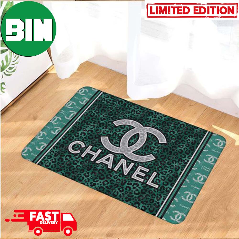 coco chanel irreplaceable quote blk Bath Mat for Sale by THEARTOFQUOTES