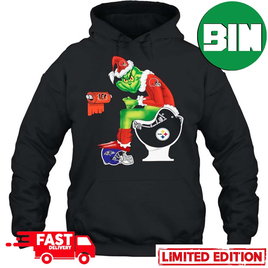 Cleveland Browns Grinch Sitting On Pittsburgh Steelers Toilet Christmas Funny T-Shirt