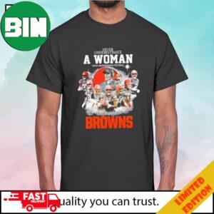 Never Underestimate A Woman Who Understands Football And Loves Cleveland Browns Signatures T-Shirt